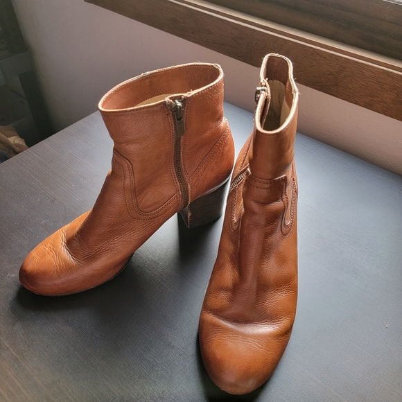 Frye Stella Zip Short Cognac Leather Ankle Booties with Block Heel Sz 8.5 - Picture 3 of 16
